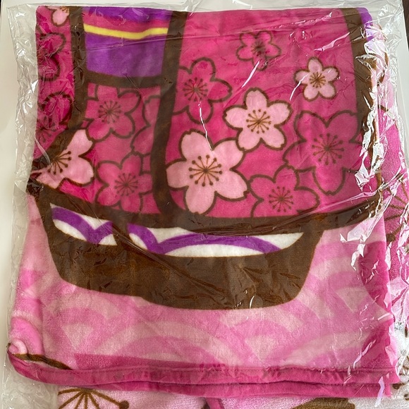 Hello Kitty Blanket Throw - Picture 3 of 4